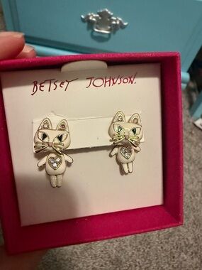 Betsey Johnson Cream Enamel Cat Stud Earrings with Heart Crystals